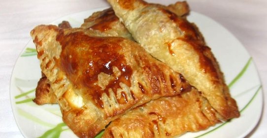 Пирожки из слоеного дрожжевого теста