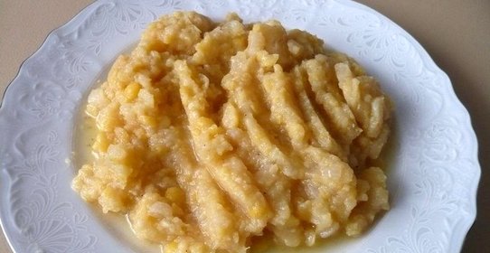 Горошница с луком