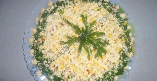 Салат с кукурузой и сухариками