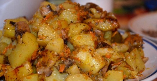 Картофель тушеный с грибами