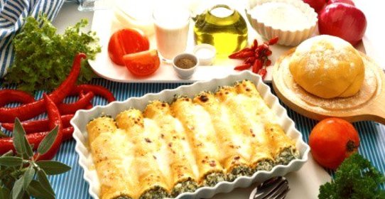 Слоеные трубочки с начинкой из сыра и шпината