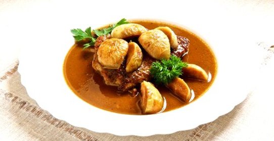 Жареная индейка с яблоками в кленовом соусе