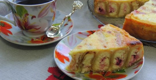 Блинный пирог с творогом и вишней