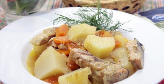 Шашлычки из сыра с фруктами