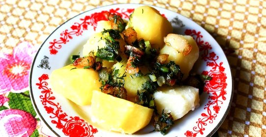 Картофель с салом и зеленью