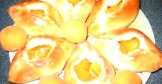Пирожки с абрикосами
