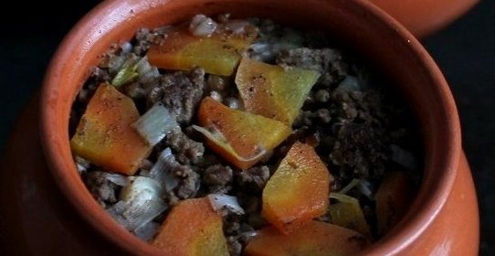 Гречка с фаршем в горшочках