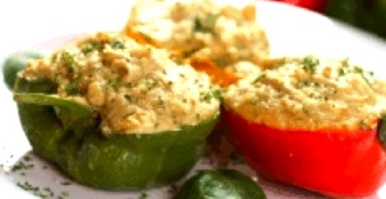 Перец, фаршированный куриным филе и овощами