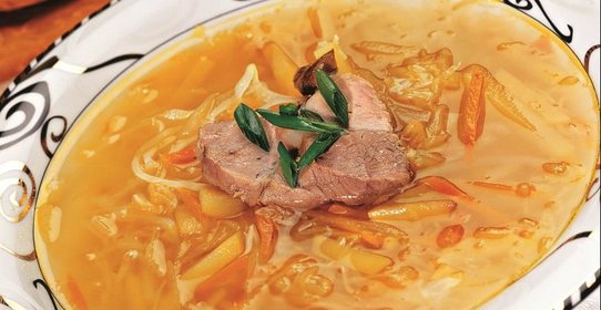 Щи из кислой капусты со свининой