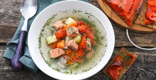 Домашняя уха со слабосоленой неркой