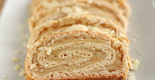 Рулет с марципаном