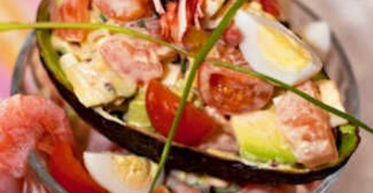 Салат из авокадо с креветками