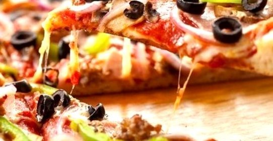 Пицца с тонкой хрустящей основой