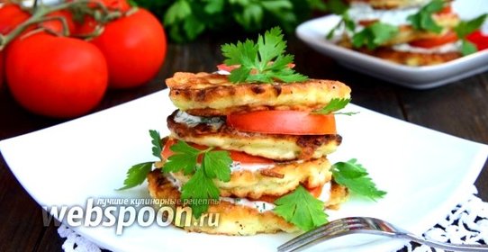 Оладьи из кабачков со сметанным соусом