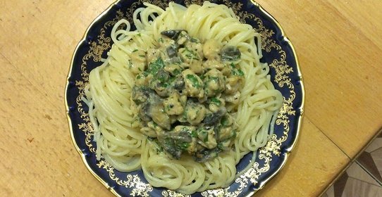 Спагетти карбонара с курицей и грибами