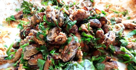 Мидии, запеченные с чесноком