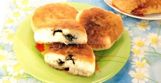 Жареные пирожки со щавелем