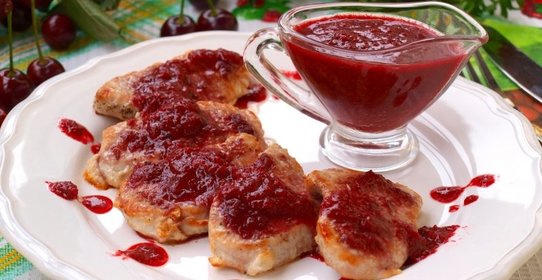 Филе индейки под вишнёвым соусом