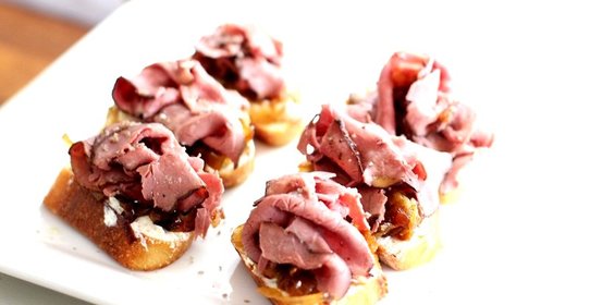 Брускетта с ростбифом