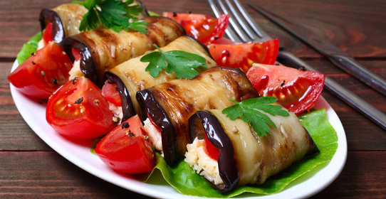 Рулетики из баклажанов с сыром и чесноком