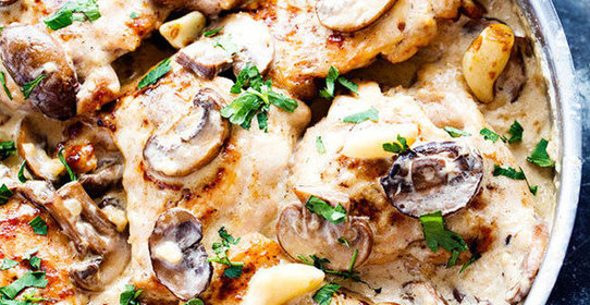 Курица в сливочном соусе с грибами