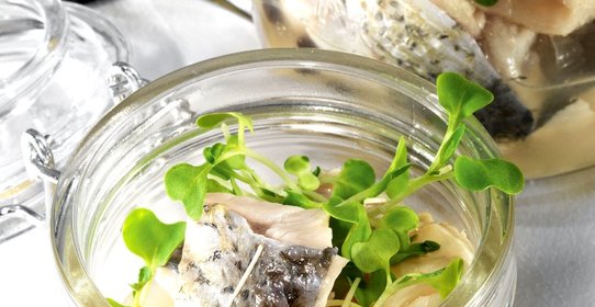 Маринованные треска и белый амур с лимонами