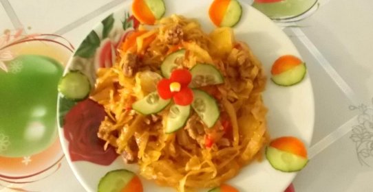 Тушёная капуста с фаршем и овощами