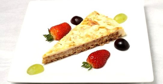 Пирог с орехами и виноградом