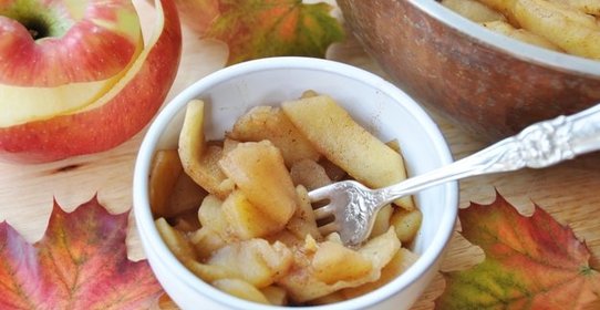 Тыква и яблоки в сливочном соусе