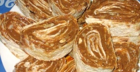 Сладкий рулет из лаваша