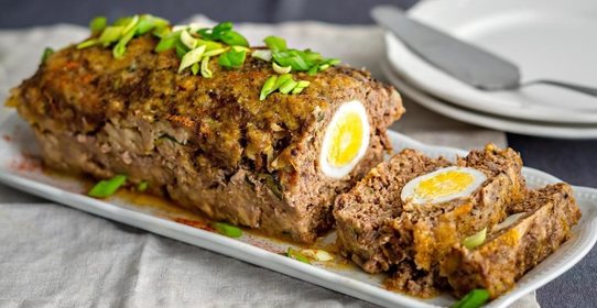 Мясной рулет с яйцом