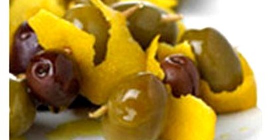 Оливки, маринованные в водке, джине и вермуте