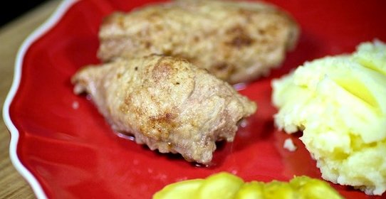 Мясные рулетики с грушей