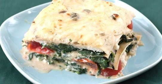 Лазанья с рикоттой, шпинатом и черри
