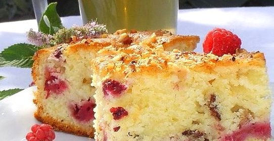 Малиновый пирог в мультиварке