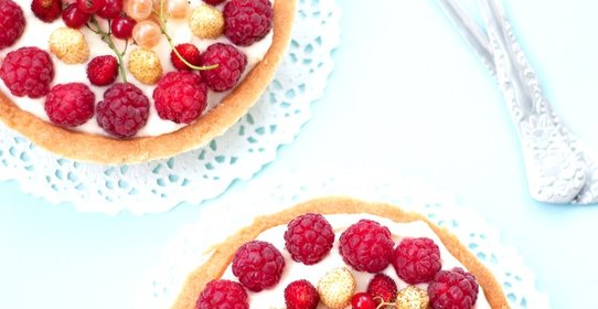 Тарталетки с ягодами и сливочно-сырным кремом