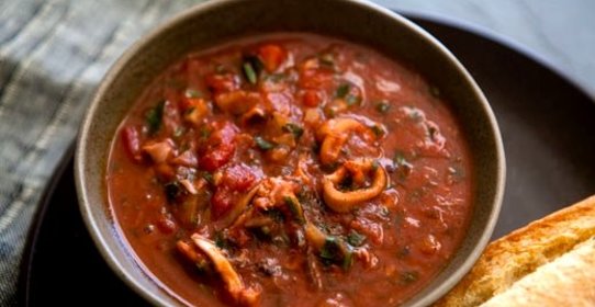 Кальмары в томатном соусе