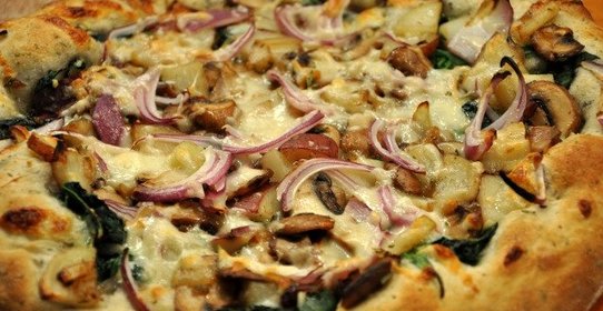 Пицца с картошкой и грибами