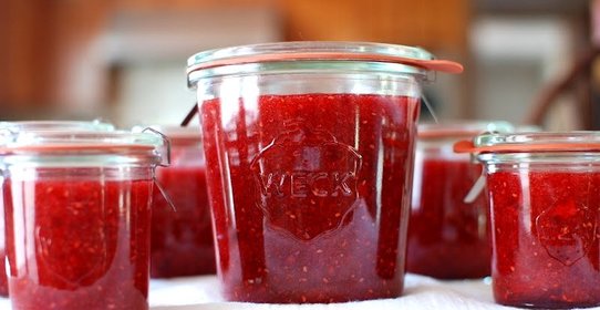 Сырой клубнично-малиновый джем