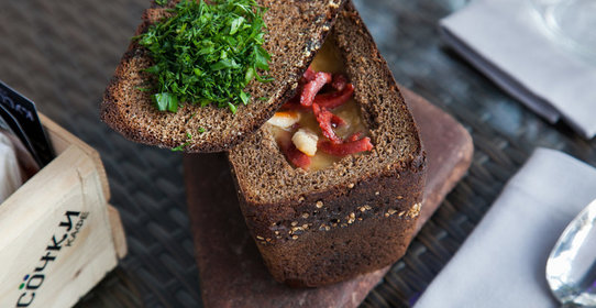 Цыпленок, запеченный с фруктами