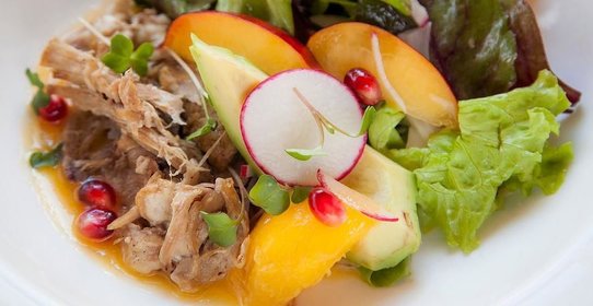 Тапас из белого хлеба с разными начинками