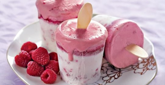 Дуэт из малинового мороженого и сорбета