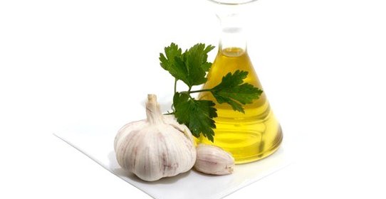 Чесночное масло с кориандром и петрушкой