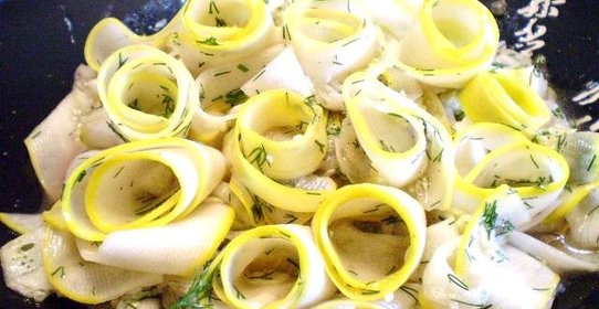 Кабачок маринованный с укропом и чесноком