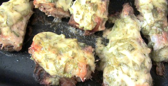 Минтай под сметанно-чесночным соусом