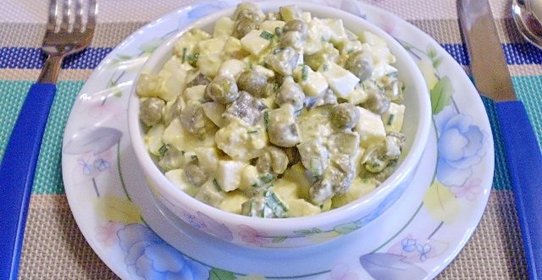 Салат с огурцами и сыром