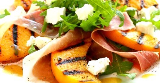 Свинина с персиками на гриле