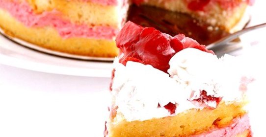 Пирог с клубникой и сливками