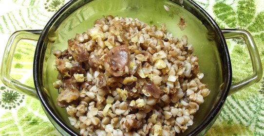Гречневая каша со шкварками из баранины