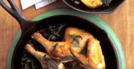 Жареная курица с чили и базиликом